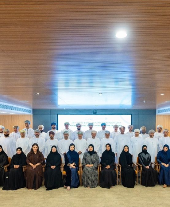 CCBA Students at Dhofar University Successfully Complete a Training Program at Al-Ezz Islamic Bank